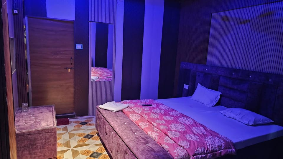 Yatri room Vacation rental in Varanasi