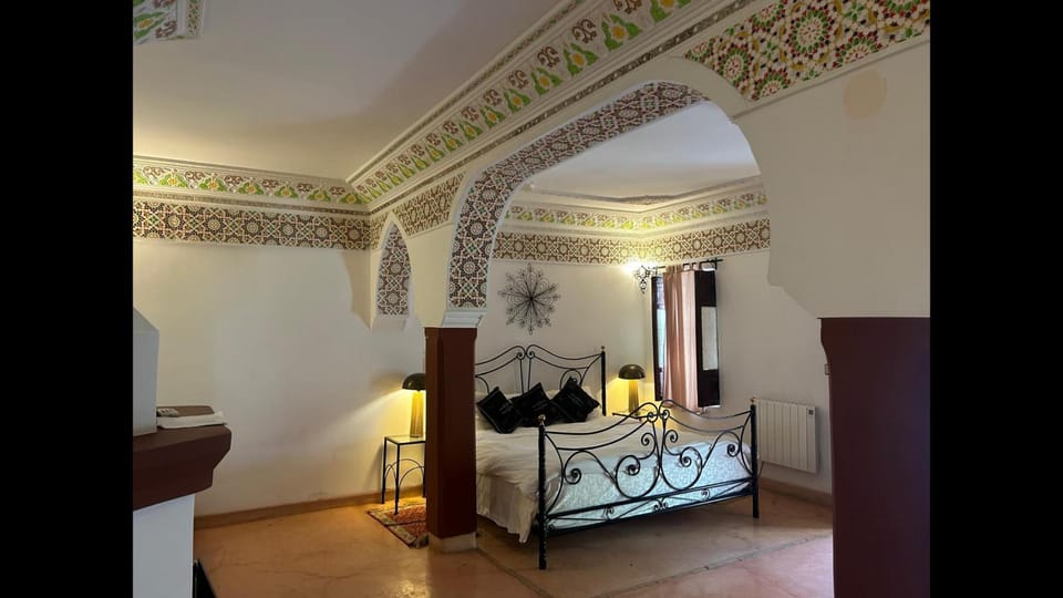 Riad LE DROMADAIRE BLEU by Weekome Bed and Breakfast in Marrakesh