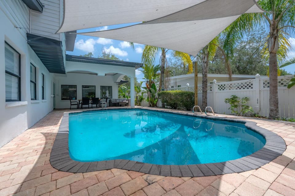 River Hills Chateau First‐Floor Retreat House in Tampa