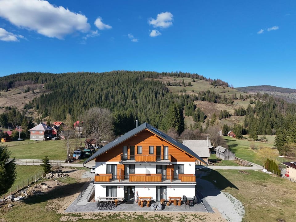 Pensiunea IZBUCUL GALBENEI Bed and Breakfast in Cluj County