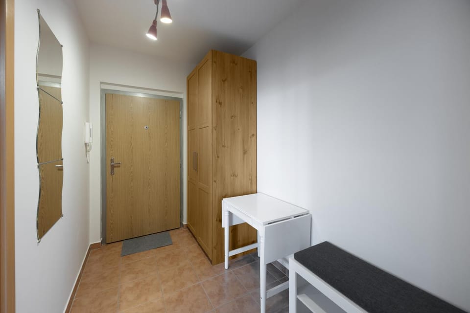 Facade/entrance, wardrobe
