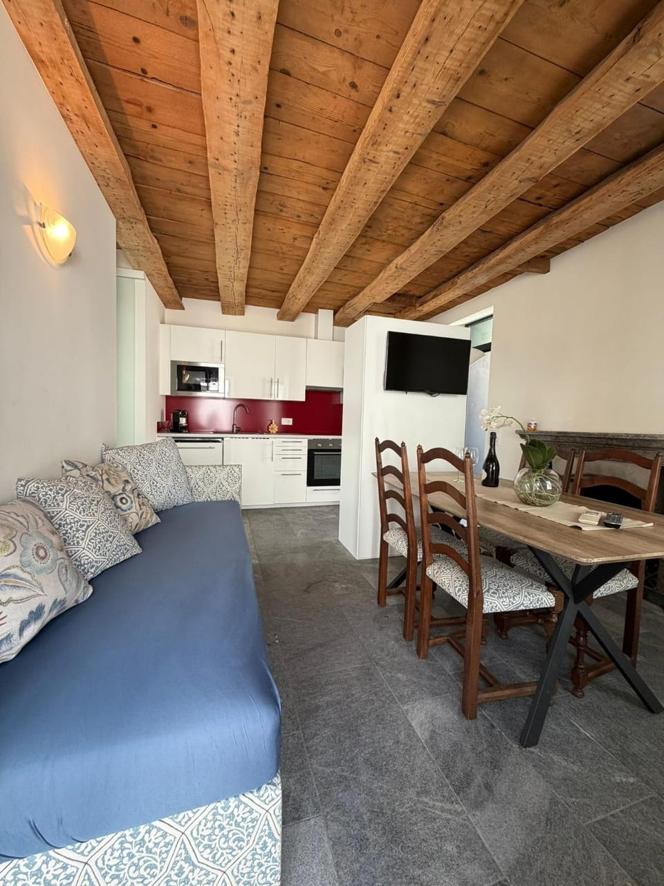 Day, Living room, Seating area, kitchen