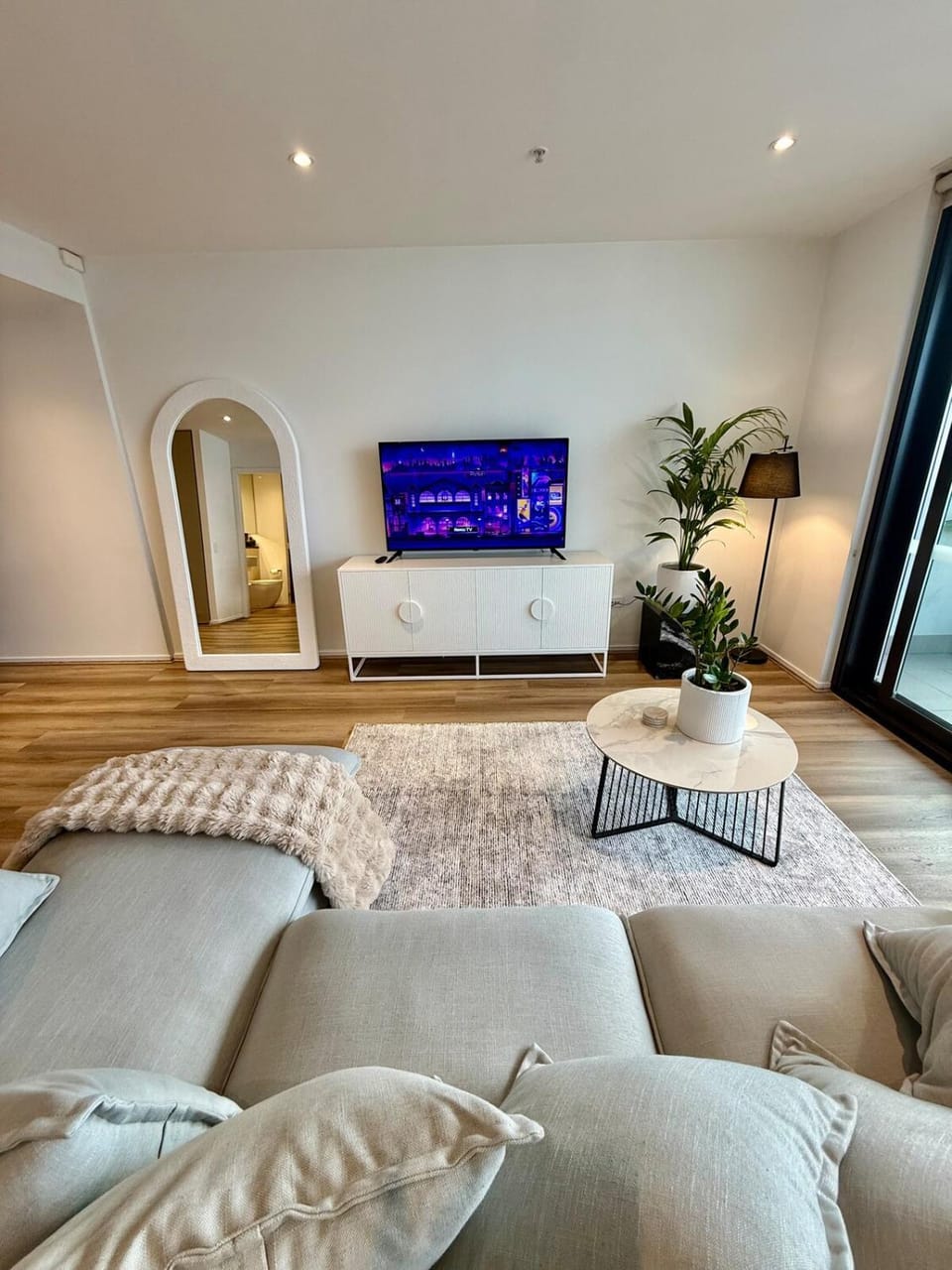 City, Airport Train and Roof Pool - Free Parking Apartment in Mascot