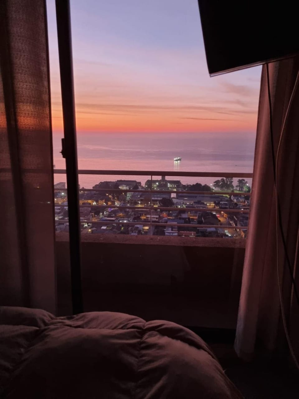 Apartment with balcony, steps from Caleta Portales, 2 bedrooms, 2 bathrooms Apartment in Valparaiso