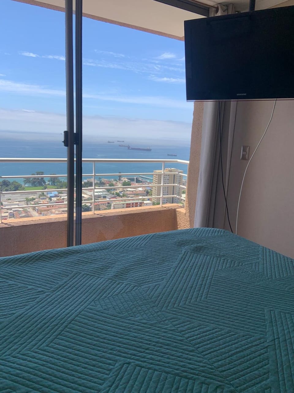 Apartment with balcony, steps from Caleta Portales, 2 bedrooms, 2 bathrooms Apartment in Valparaiso