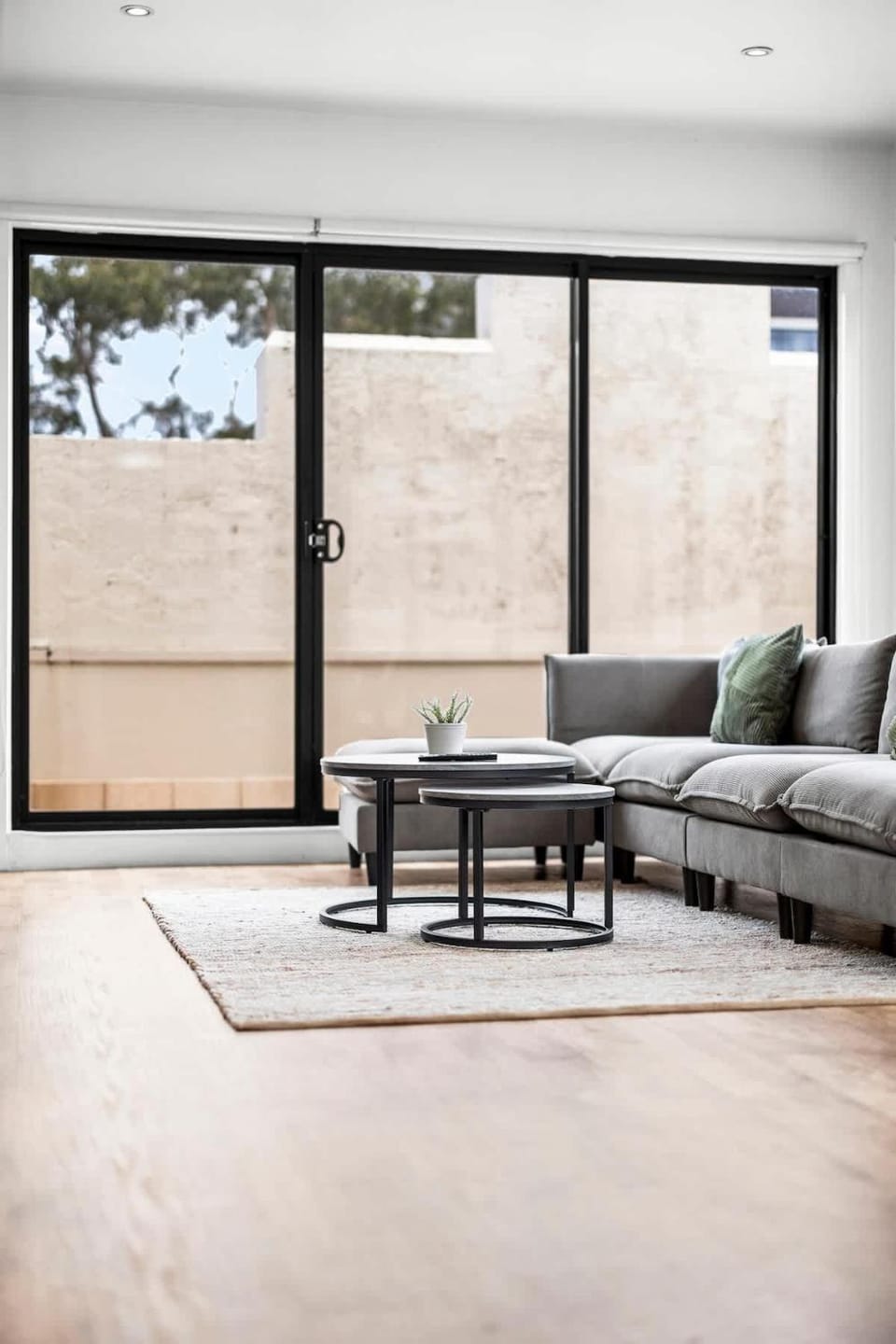 LaneStay - 3B2B Bright Apartment with Free Parking Apartment in Saint Kilda