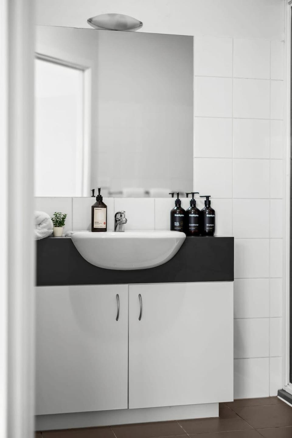 LaneStay - 3B2B Bright Apartment with Free Parking Apartment in Saint Kilda
