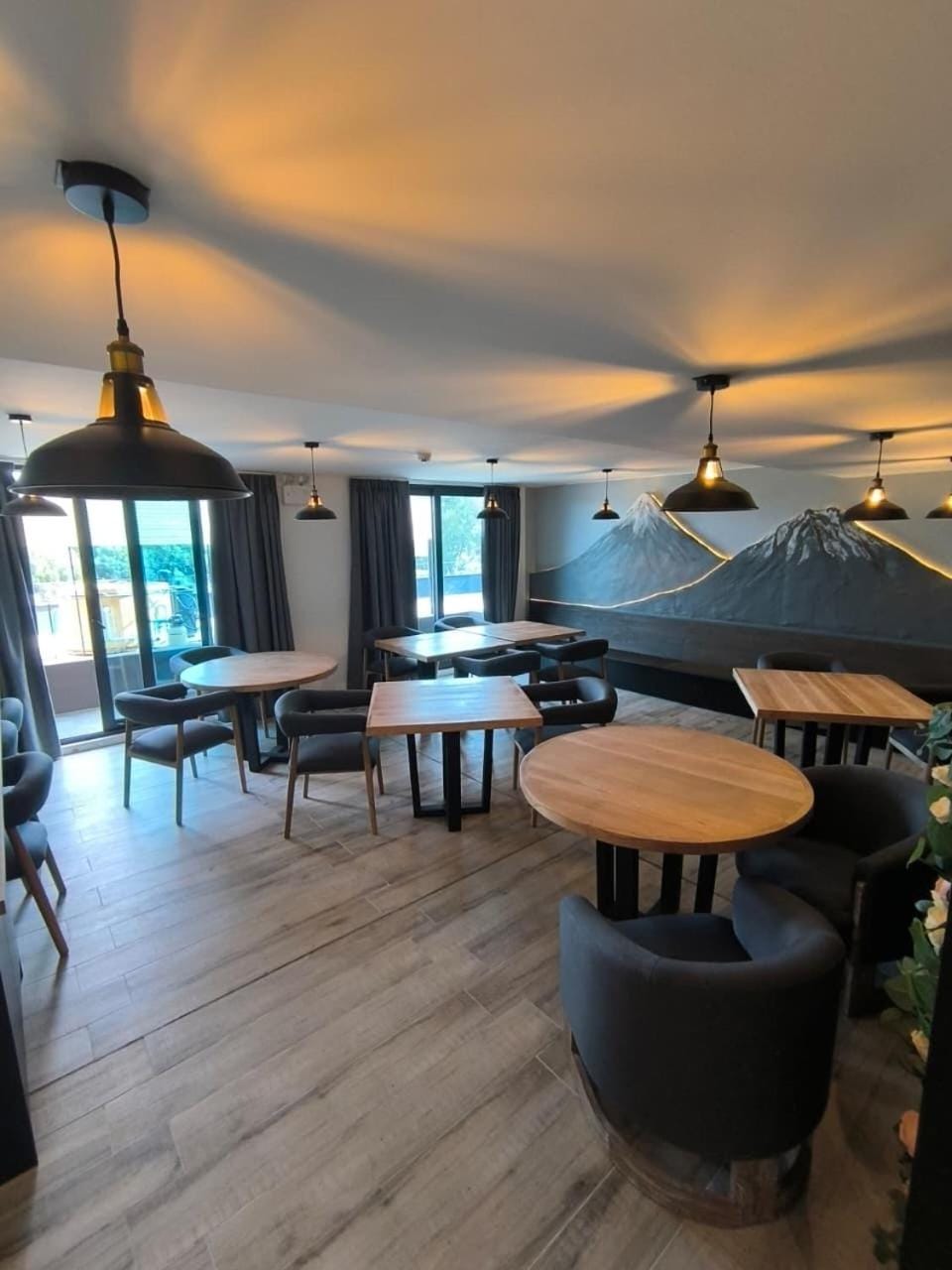Seating area, Dining area