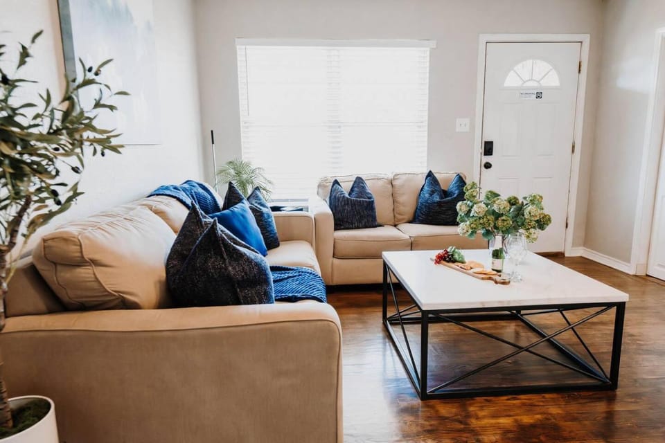 3 Adjustable beds, Brand New! Close to Ft. Sill! House in Lawton