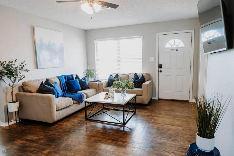 3 Adjustable beds, Brand New! Close to Ft. Sill! House in Lawton