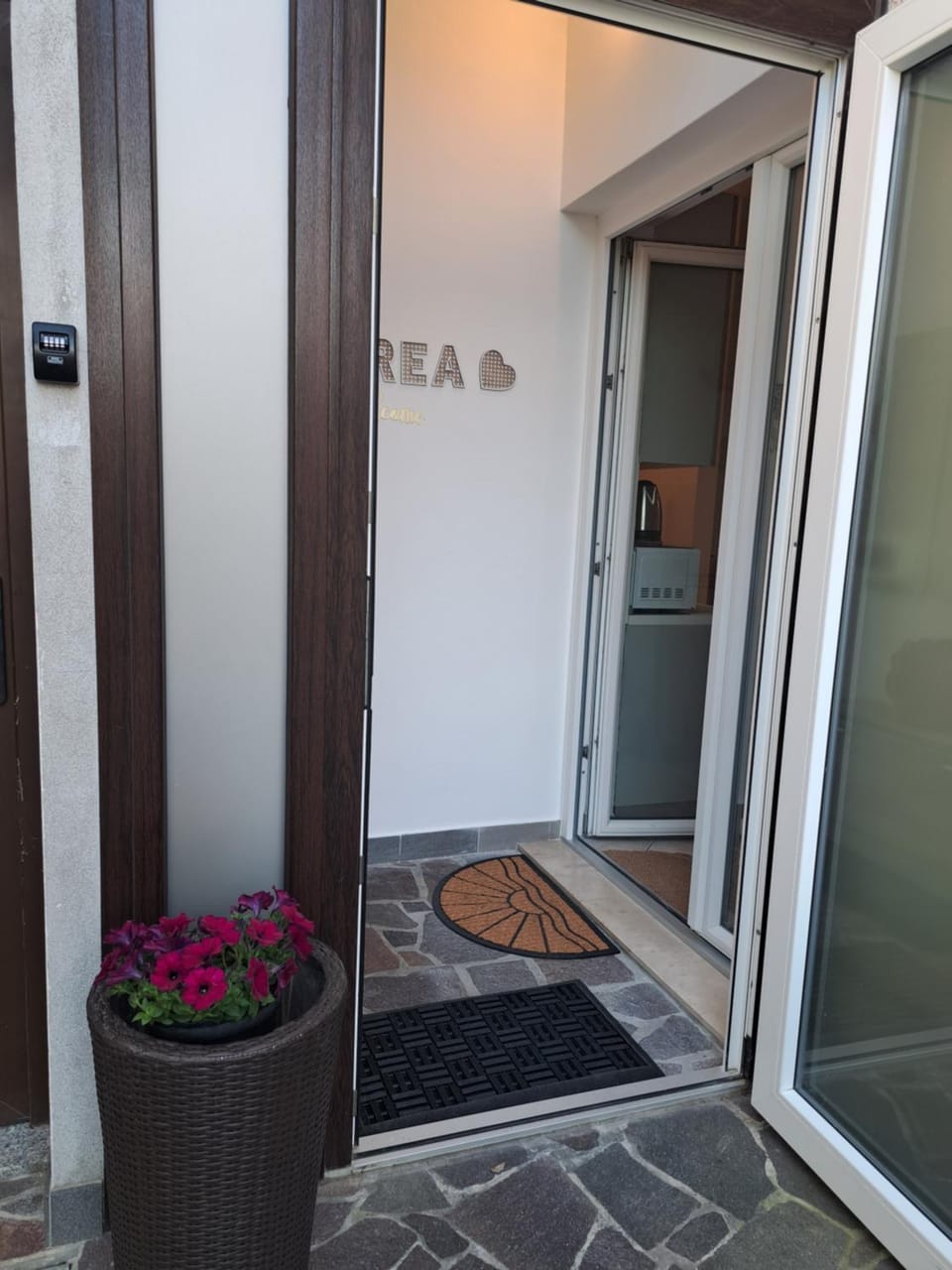 Facade/entrance