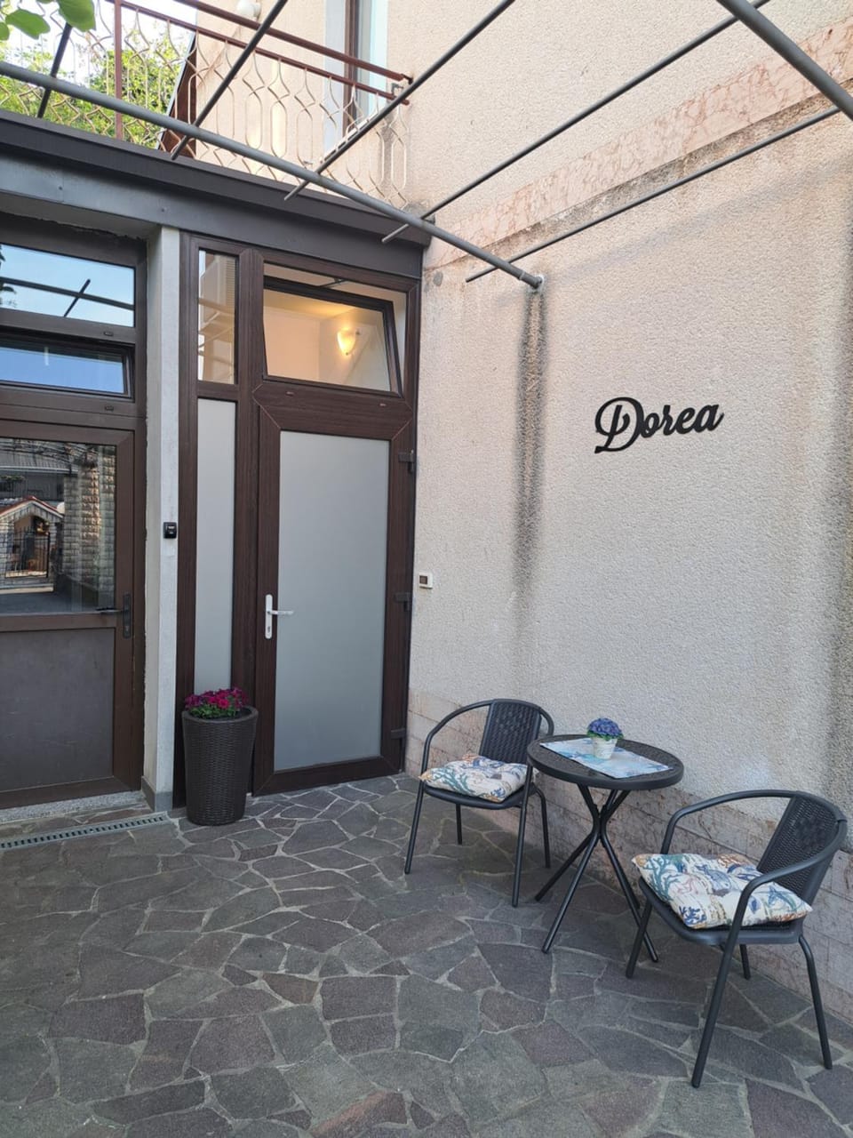Facade/entrance