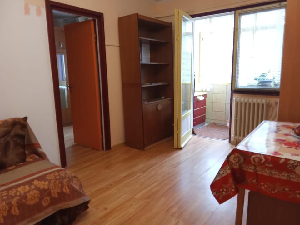 Ciresica Budget 2BR Apartment la intrare Mamaia cu AC gratuit Apartment in Constanta