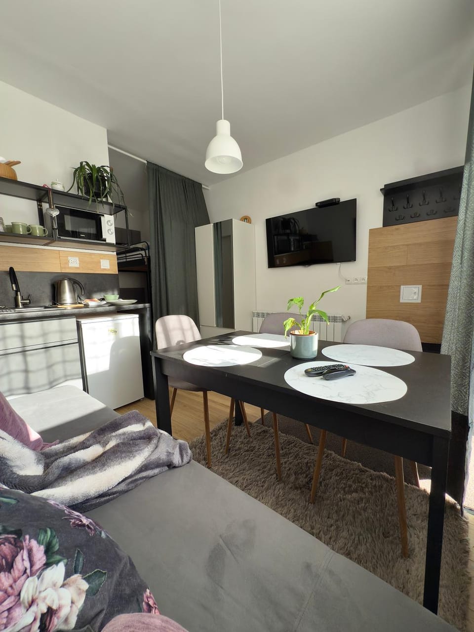 Kitchen or kitchenette, Living room
