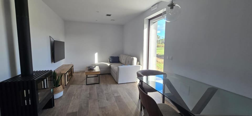 Communal lounge/ TV room, TV and multimedia, Living room, Seating area, Dining area