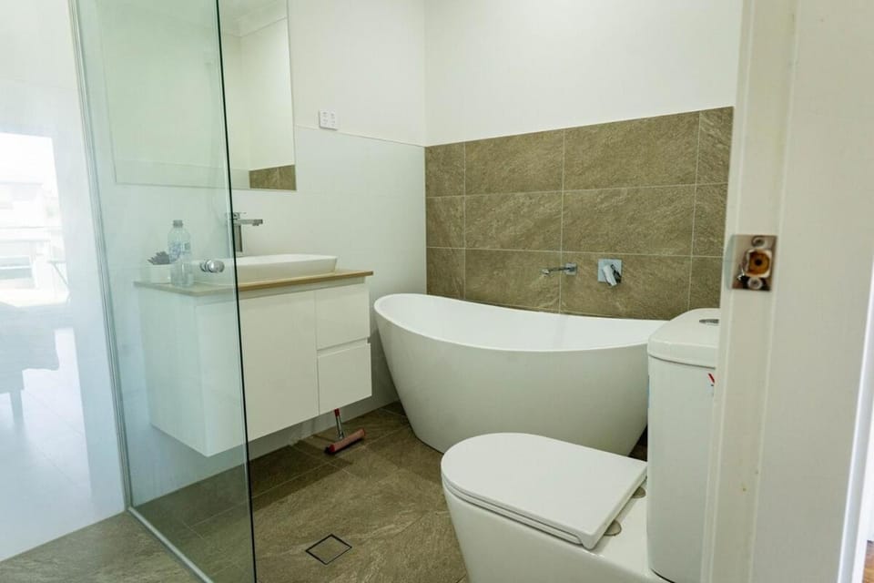 Macarthur Stay - Spacious 4BR Home with Outdoor Area House in Campbelltown