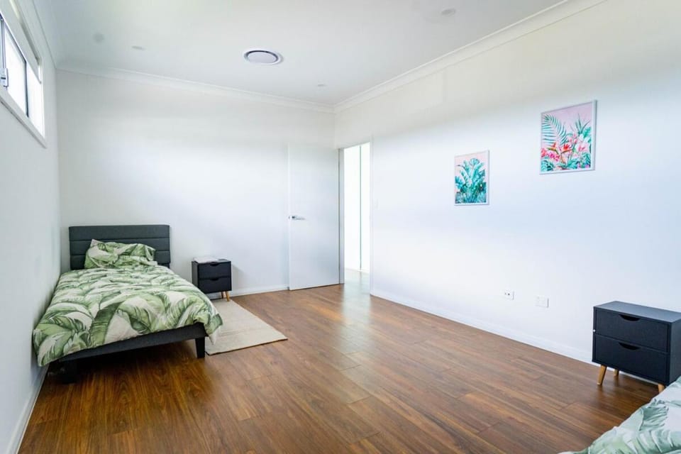 Macarthur Stay - Spacious 4BR Home with Outdoor Area House in Campbelltown