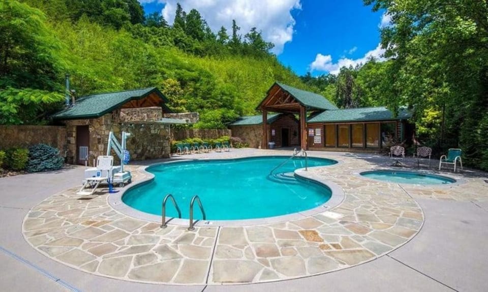 Gatlinburg Mountain Lodge cabin Cabin in Gatlinburg