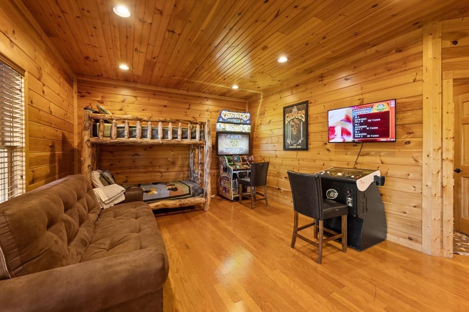 Gatlinburg Mountain Lodge cabin Cabin in Gatlinburg
