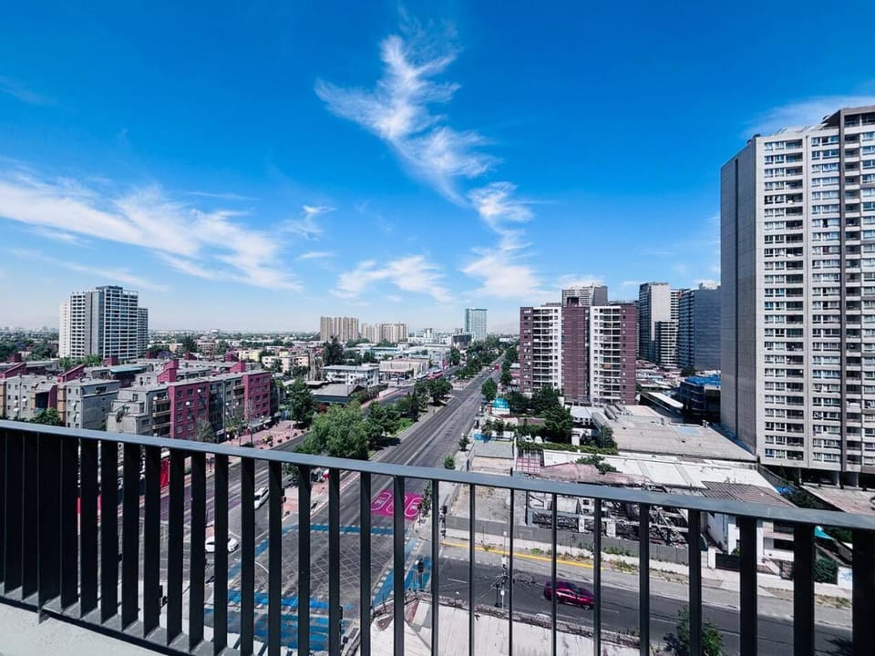 Amplio Depto. 2D | Vista Abierta, Wifi y GYM Apartment in Santiago