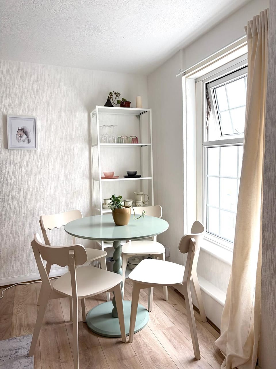 Day, Seating area, Dining area