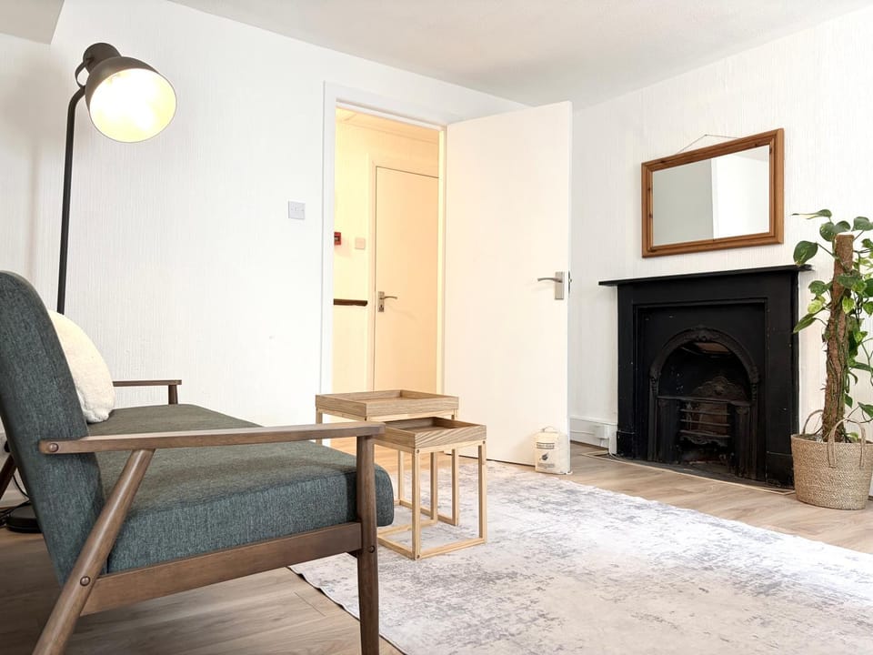 Living room, Seating area, fireplace