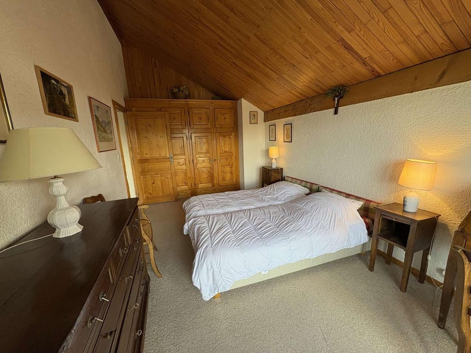 Appartement spacieux avec parking - 6 pers. - FR-1-180-674 Apartment in Les Allues