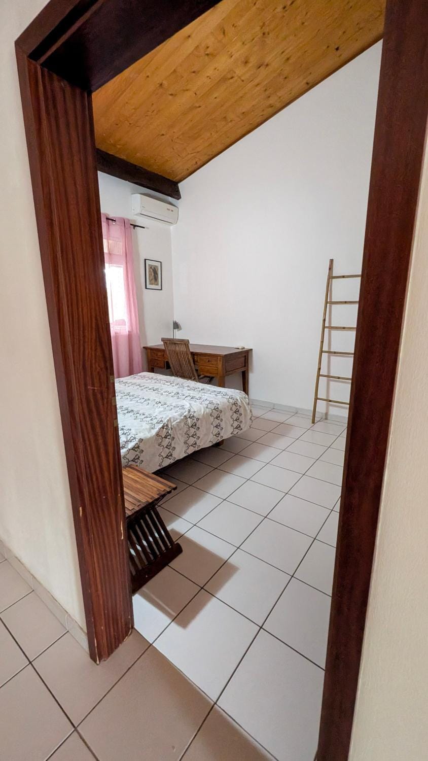 Bedroom, air conditioner