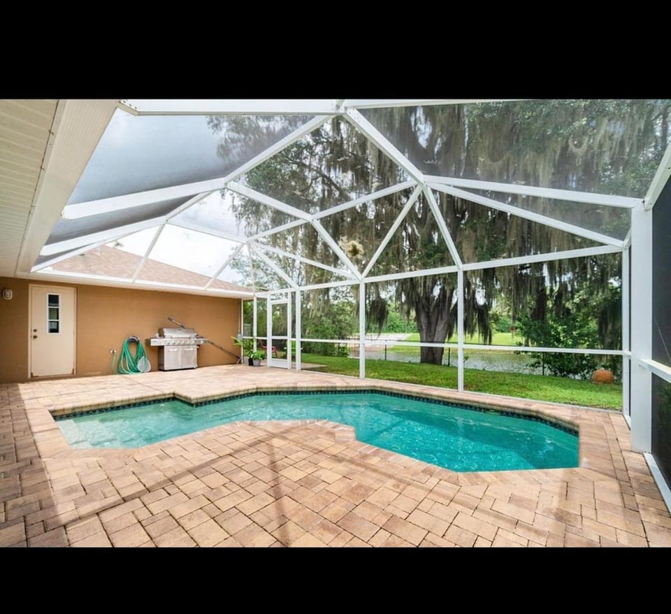 Beautiful Lake front home House in North Port
