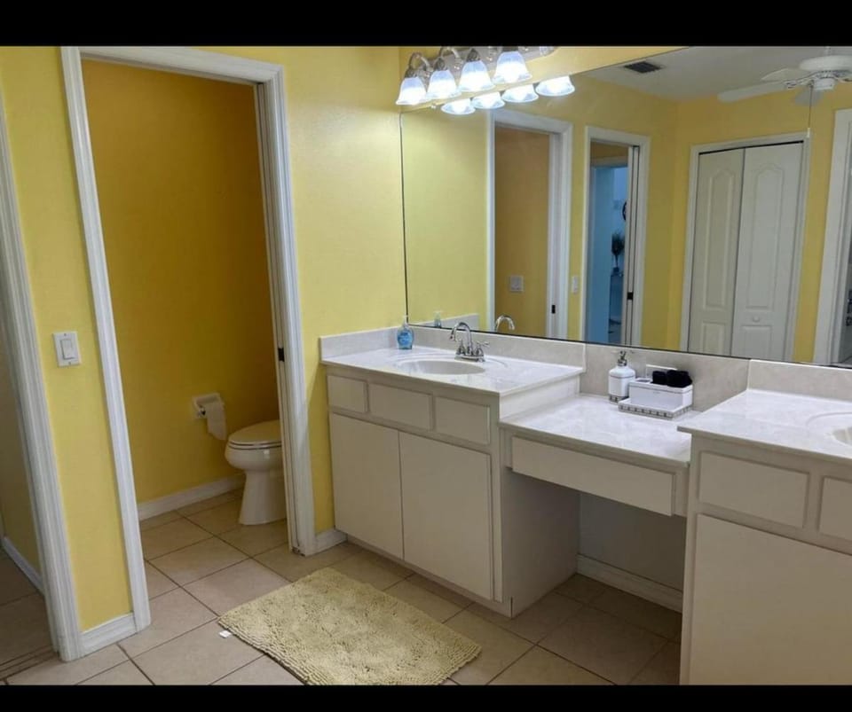 Beautiful Lake front home House in North Port