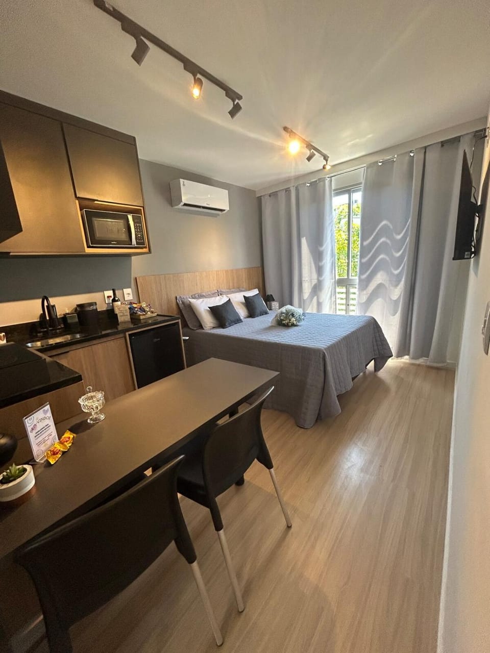 Uni Home 911 - COM ESTACIONAMENTO GRATUITO - Studio moderno e novo perto do MAC - Boa Viagem Apartment in Niterói