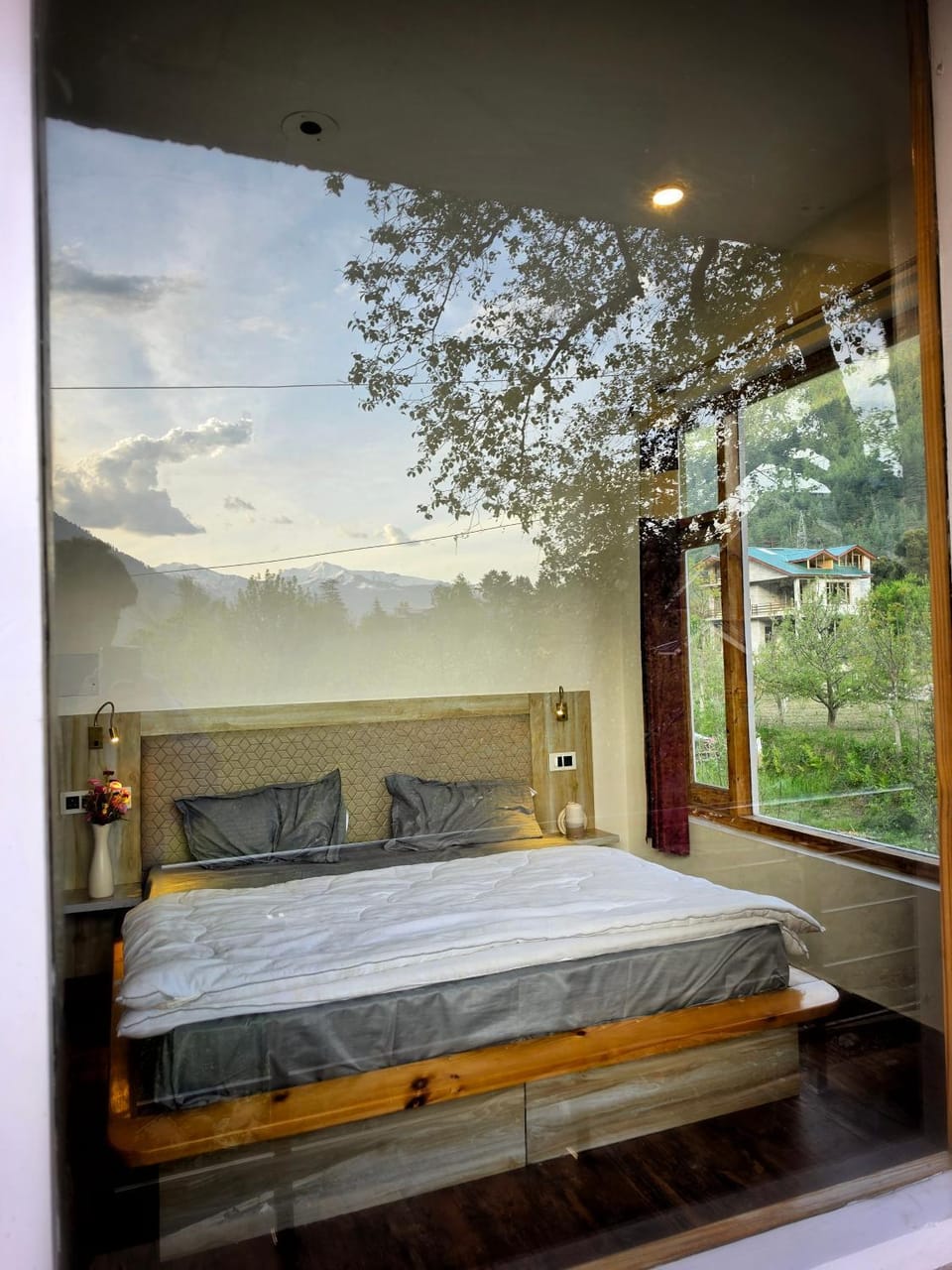 Hi Strangers Stay Manali Hostel in Himachal Pradesh
