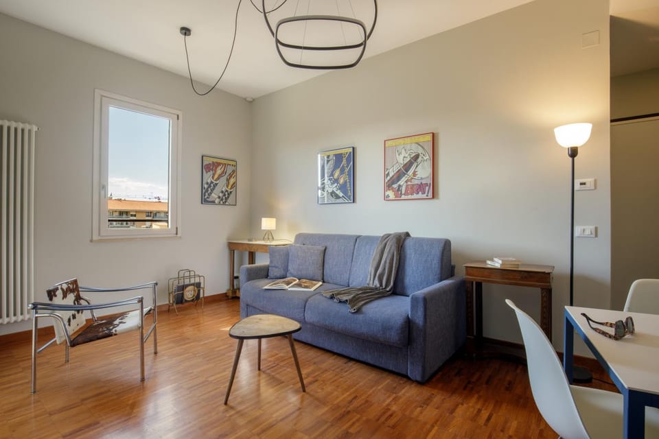 Living room, Seating area, internet