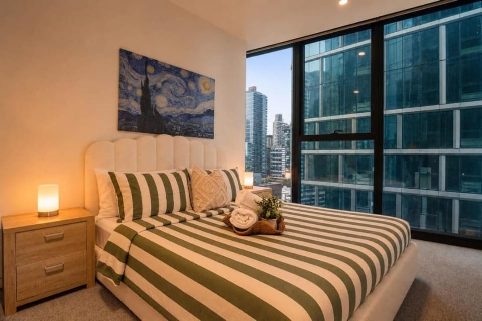 Pinterest Inspired Getaway Rooftop Pool, Gym & Spa Apartment in Southbank