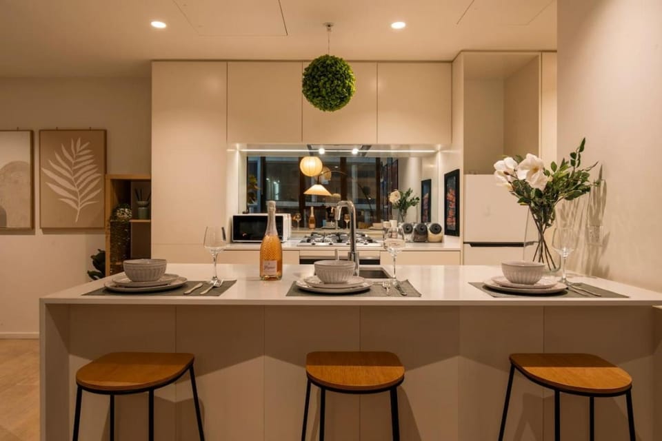 Pinterest Inspired Getaway Rooftop Pool, Gym & Spa Apartment in Southbank