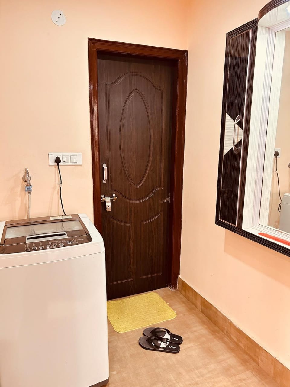 Family 2BHK with Beautiful Mountain's View Shimla Apartment in Shimla