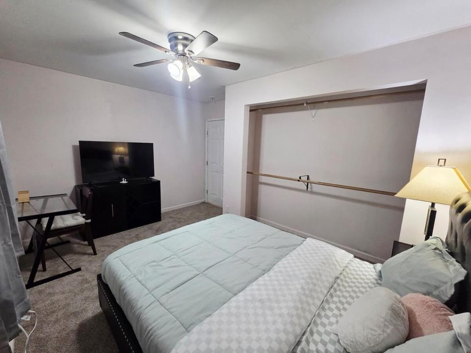 Cozy Houston Retreat Near Galleria-2BR House in Houston