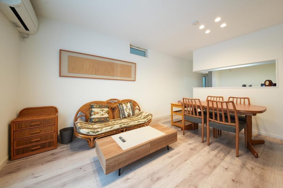 IWA House 2 brand new detached house with convenient transportation near Namba Shinsaibashi and Nipponbashi with two toilets and two bathrooms Villa in Osaka