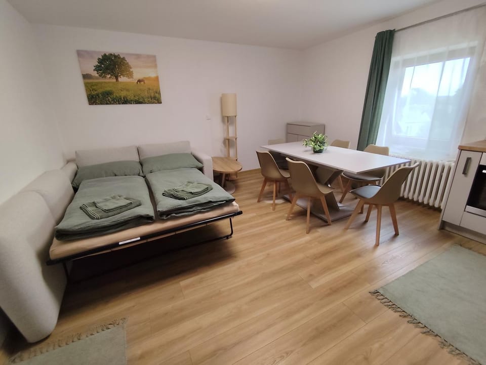 Living room, Dining area, Bedroom, towels