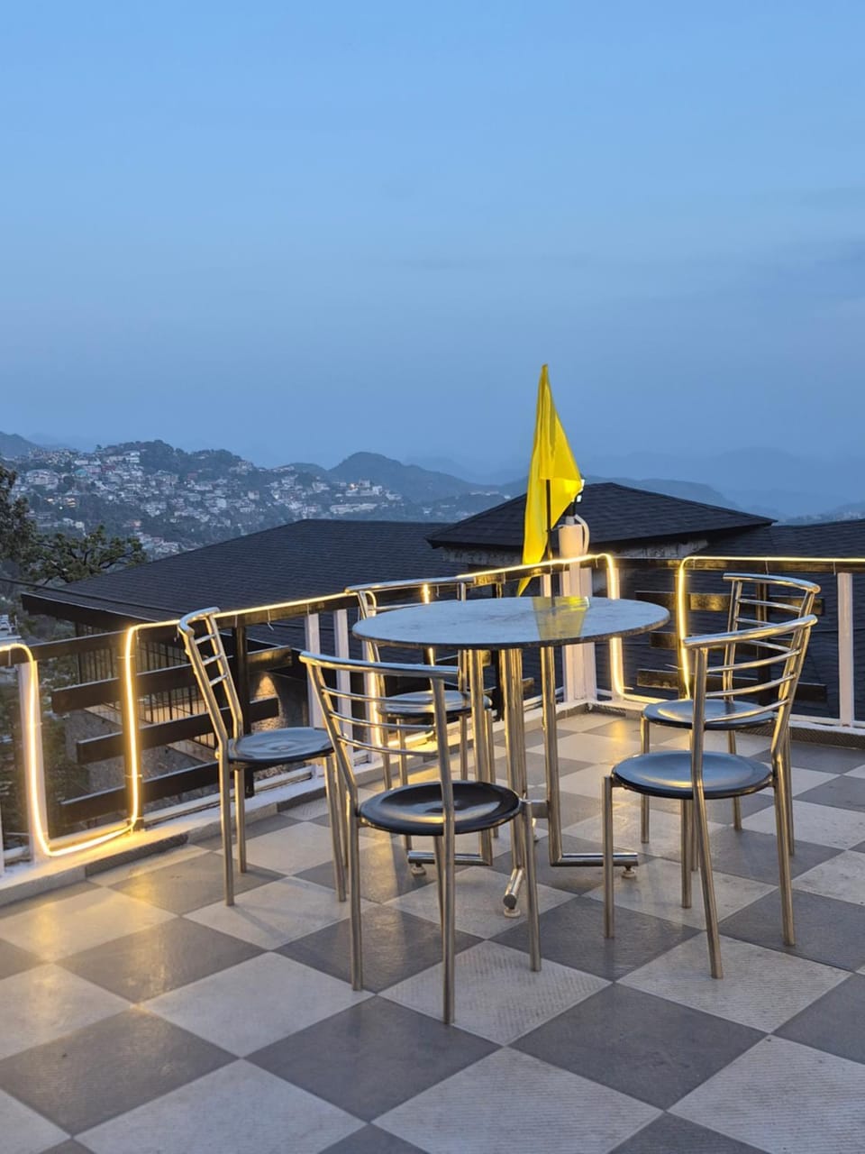 Balcony/Terrace, Dining area, Mountain view