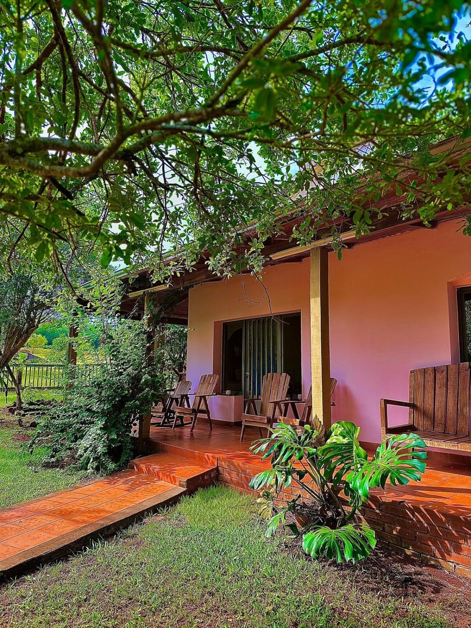 Casona rural con lago, cascadas y naturaleza - Los Lapachos Oberá House in Misiones Province, Argentina