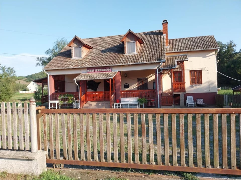 Mohos Vendégfogadó Inn in Hungary