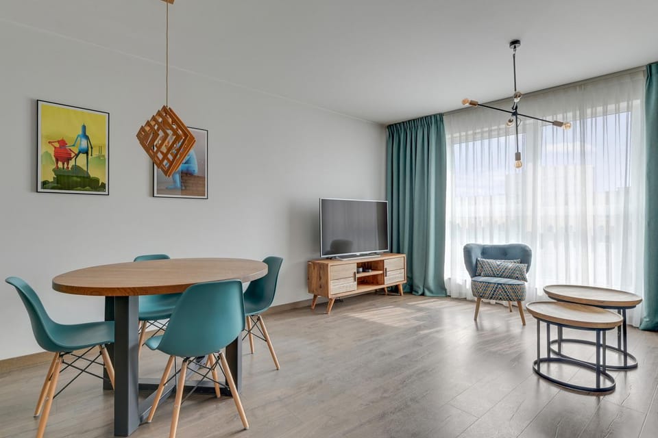 Communal lounge/ TV room, TV and multimedia, Living room, Seating area, Dining area