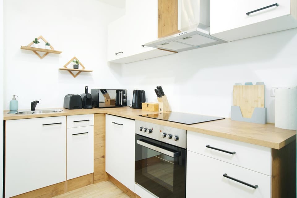 Coffee/tea facilities, dishwasher, oven, toaster, kitchen