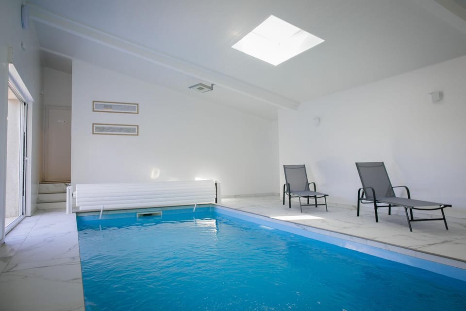 Pool view, Swimming pool, sunbed