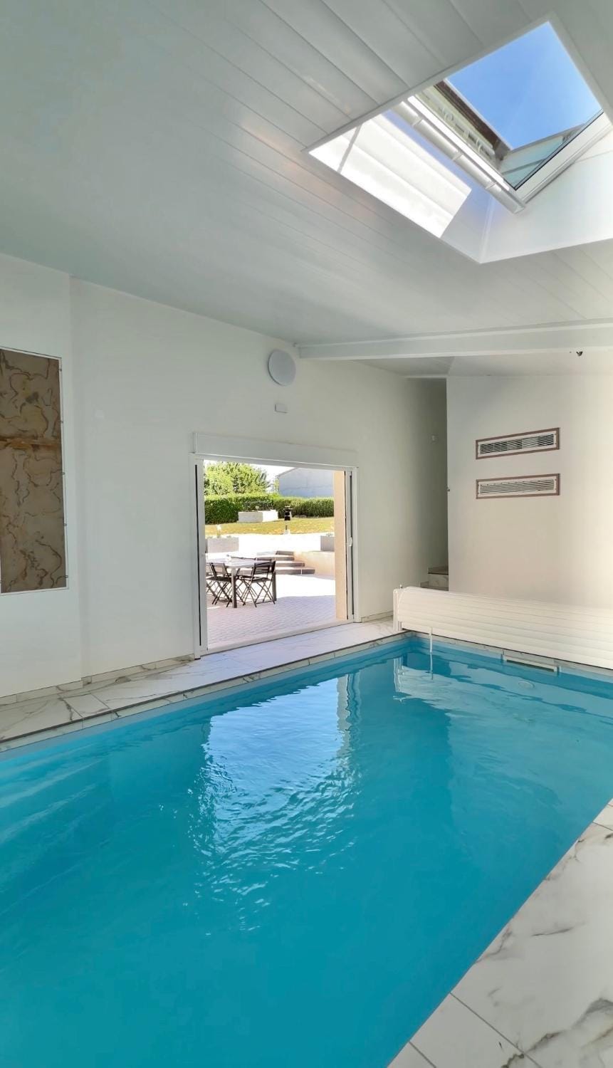 L EVEA GITE DE CHARME Piscine intérieure et spa Villa in Occitanie
