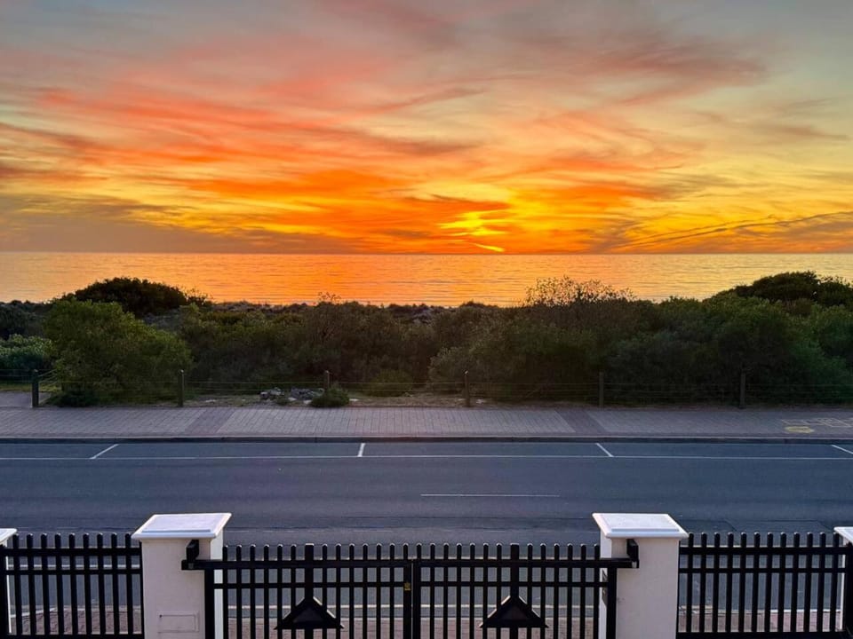 Natural landscape, View (from property/room), Balcony/Terrace, Sea view, Sunset