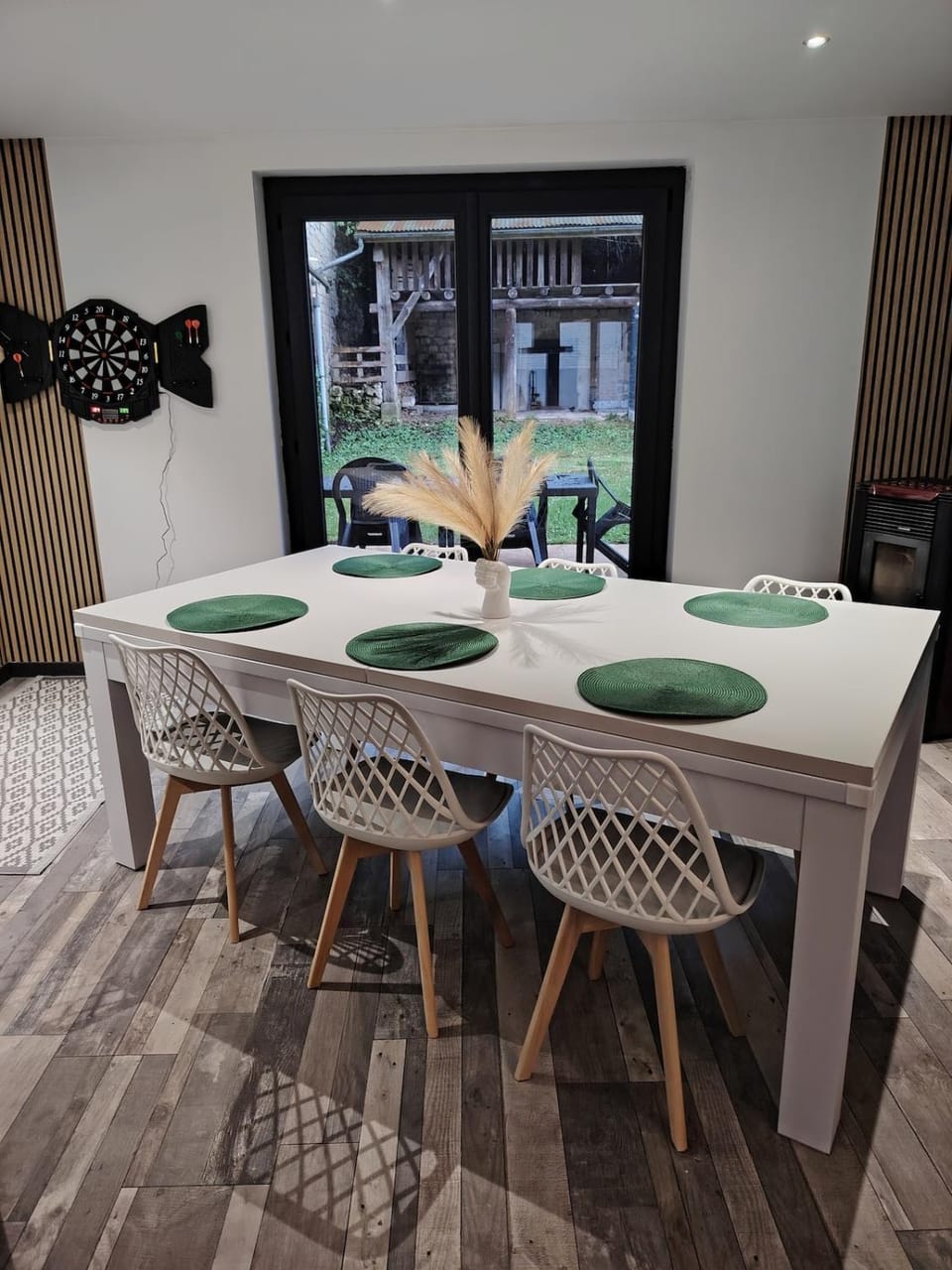 Billiard, Dining area