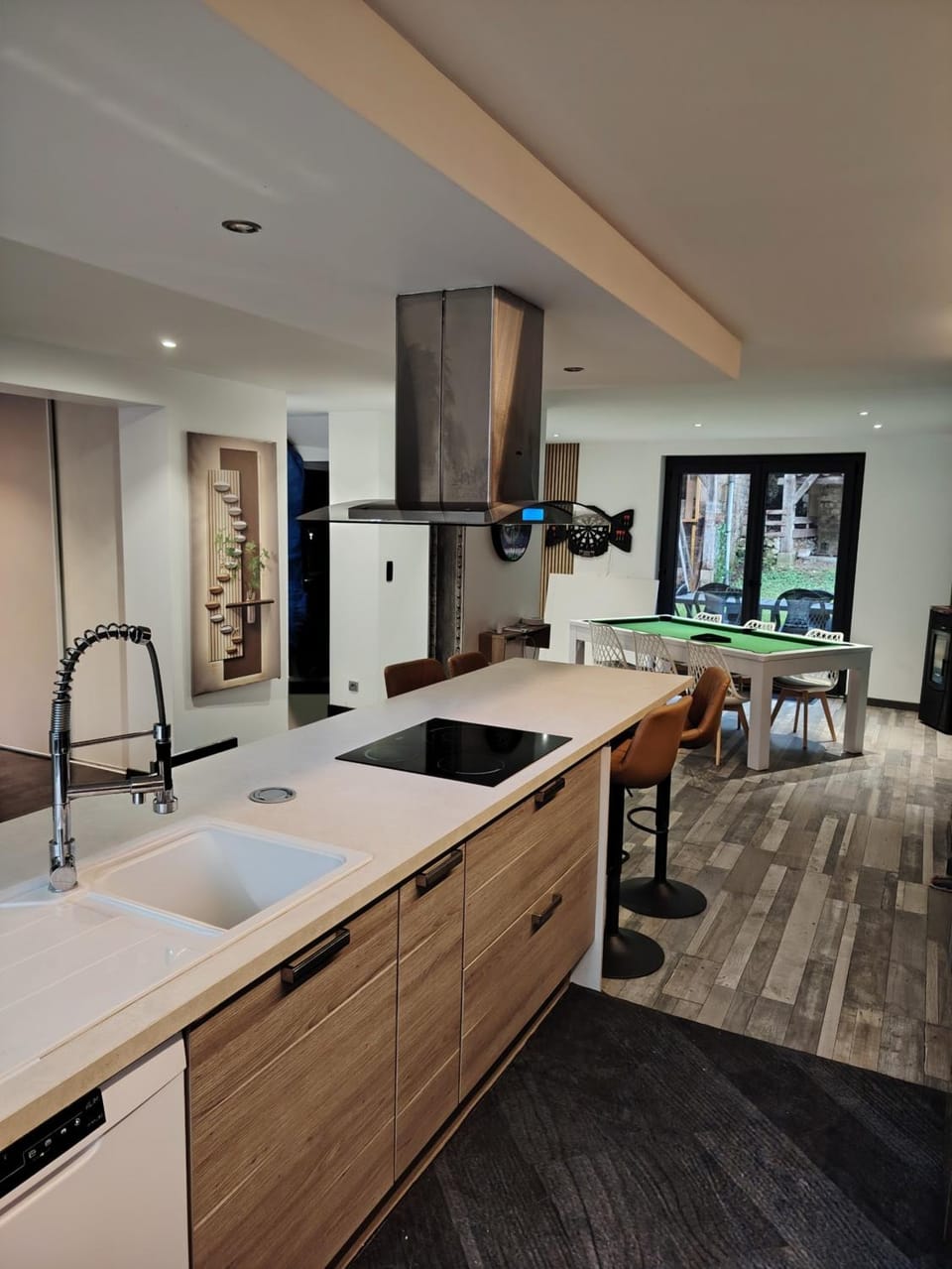 Dining area, dishwasher, pet friendly, stove