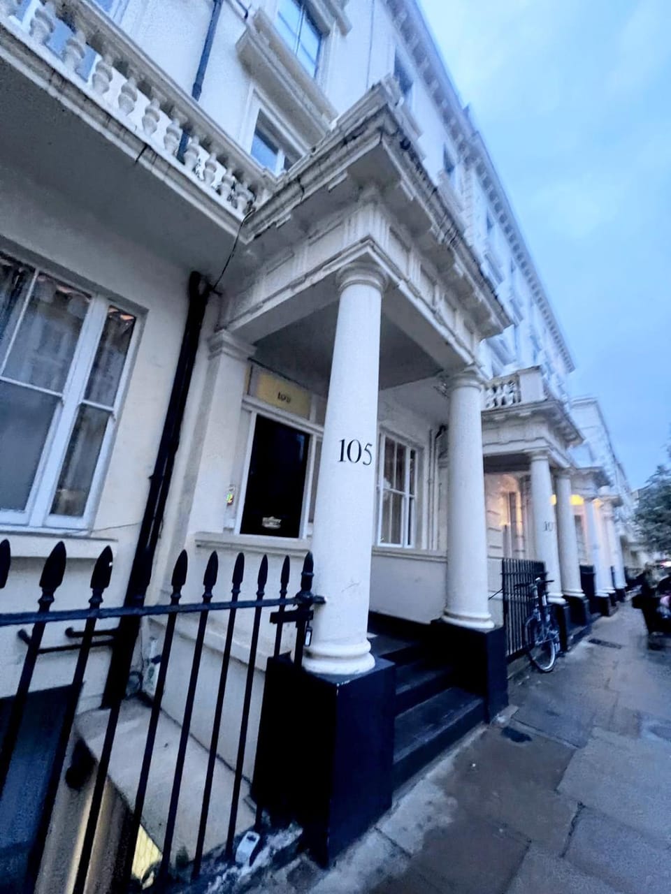Entire private period studio flat in city center quiet 2mins to Pimlico tube Apartment in City of Westminster
